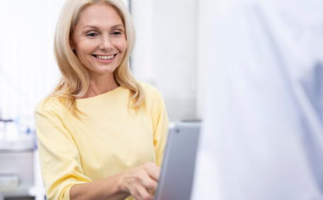 Blond-woman-smilling